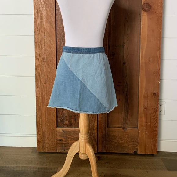 FOREVER 21 Denim Patchwork 70’s Mini Skirt Size XS - Picture 3 of 4